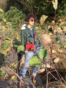 Rebeca Valdivia, personal shopper, donostia, San Sebastián, Miss Clov, blogger, boyfriend jeans, denim,shirt, Boots, animal print, bag, girar bag, bolso bandolera guitarra, perfecto cuero, greenery, curls, rizos, Pantone