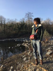 Rebeca Valdivia, personal shopper, donostia, San Sebastián, Miss Clov, blogger, boyfriend jeans, denim,shirt, Boots, animal print, bag, girar bag, bolso bandolera guitarra, perfecto cuero, curls, rizos