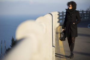 Rebeca Valdivia, Personal Shopper, Donostia, San Sebastián, Igueldo, Miss Clov, wook coat, abrigo paño, abrigo militar, doble botonadura, lady skirt, falda lápiz, jersey lana, wook sweter, tracks boots, botines tracks, bolso bandolera, bolso piel, gafas sol, sunglases, curls, curlpower, streetstyle