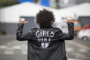 Rebeca Valdivia, personal shopper, Donostia, San Sebastián, Miss Clov, perfecto, biker, girls rule, vichy skirt, cuadro vichy, frills, volantes, peep toe, sandals, red shoes, the rolling stones tee, curls, rizos, curlspower, women,s rights