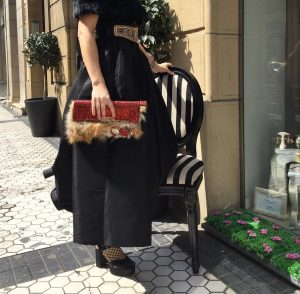 Rebeca Valdivia, personal shopper, Donostia, San Sebastián, Miss Clov, Lorena Ordas, La Nena de mis ojos, Boutique, comercio local Donostia. maxiskirt, falda larga, bbc, bolso mano, handbag, leather, toquilla piel, plataformas, sandalia raso, calcetín red, net socks