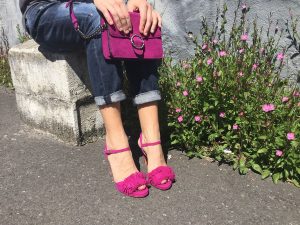 Rebeca Valdivia, personal shopper, Donostia, San Sebastián, Miss Clov, boybriend jeans, sandalis tacón, boho, flecos, frills sandals, top Kilate, origami, papiroflexia, bolso bandolera, bag, white blazer, americana blanca, curls, rizos, curlpower