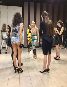 Rebeca Valdivia, personal shopper, Donostia, San Sebastián, Miss Clov, Kilate, after punk, jumpsuit, vinilo, Lana, origami,Ande, Bilbao, desfile, backstage