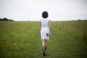 Rebeca Valdivia, personal shopper, Donostia, San Sebastián, Miss Clov, origami dress, vestido origami, Iñaki Kilate, origami, papiroflexia, bolso joya, bolso cadena, bolso tachuelas, botas tachuelas, sendra, curls, rizos, curlpower, madeinspain, madehand, artesano, hecho a mano
