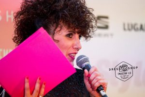Rebeca Valdivia, personal shopper, Donostia, San Sebastián, Miss Clov, shopping gauean, Dress & Shop, shopping night, falda origami, madehand, Iñaki Kilate, body, collar babero, maxicollar, necklace, rizos