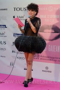 Rebeca Valdivia, personal shopper, Donostia, San Sebastián, Miss Clov, shopping gauean, Dress & Shop, shopping night, falda origami, madehand, Iñaki Kilate, body, collar babero, maxicollar, necklace, rizos