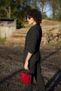 Rebeca Valdivia, personal shopper, estilista, stilist, Donostia, San Sebastián, Miss Clov, curls, rizos, curlpower, salones, zapato salón, stilettos, hells, americana, blazer, smoking, traje negro, bolso mano, hand bag