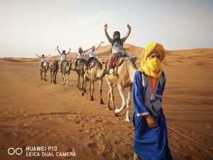 Miss Clov, Rebeca Valdivia, personal shopper, travel, trip, Moroco, Sahara, Atlas, Marrueco, desierto del Sahara, desert, Merzouga, amanecer, sunrise, camellos