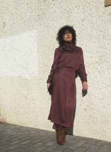 Rebeca Valdivia, asesora de imagen, personal shopper, estilista, stilist, Donostia, San Sebastián, Miss Clov, curls, rizos, tachas bag, tachas, estrellas, stars, bolso tachuelas, falda lunares, camisa lazo, camisa lunares, total look, polkadots, lunares, polkadots skirt, polkadots shirt