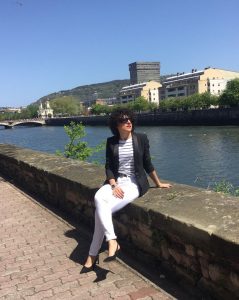 Rebeca Valdivia, asesora de imagen, personal shopper, estilista, stilist, Donostia, San Sebastián, Miss Clov, basicos, basic, blanco y negro, black and white, white jeans, navy, rayas marineras, blazer, americana negra, stilettos, heels, zapato salón